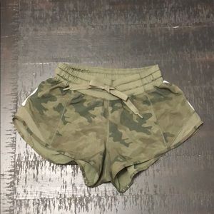 Lululemon - Hotty Hot Short - Green CAMO - Size 2